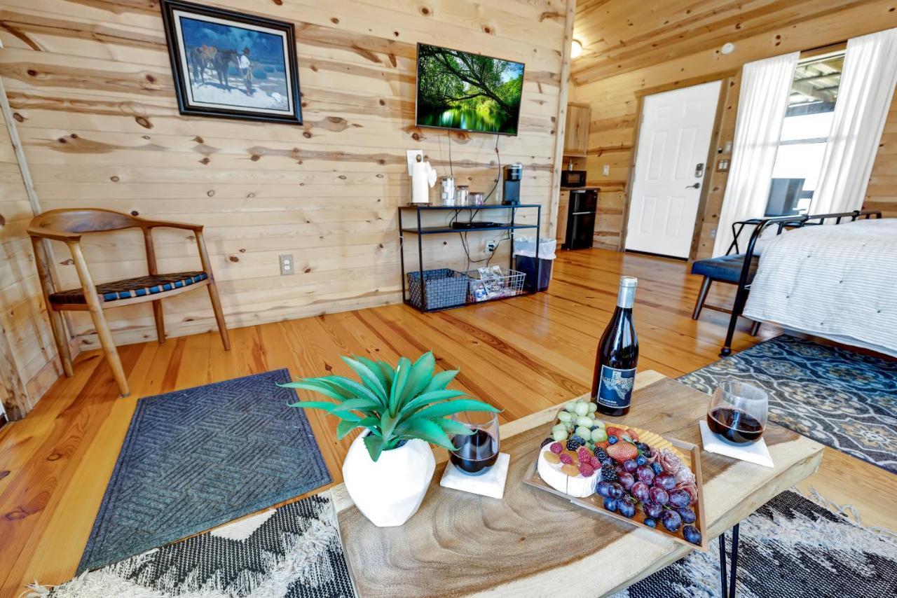 Rocky Ridge Cedar Cabin With Hot Tub & Amazing Views Crabapple Dış mekan fotoğraf