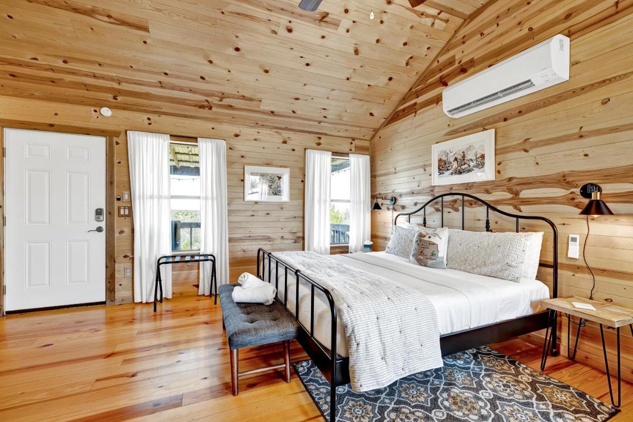 Rocky Ridge Cedar Cabin With Hot Tub & Amazing Views Crabapple Dış mekan fotoğraf