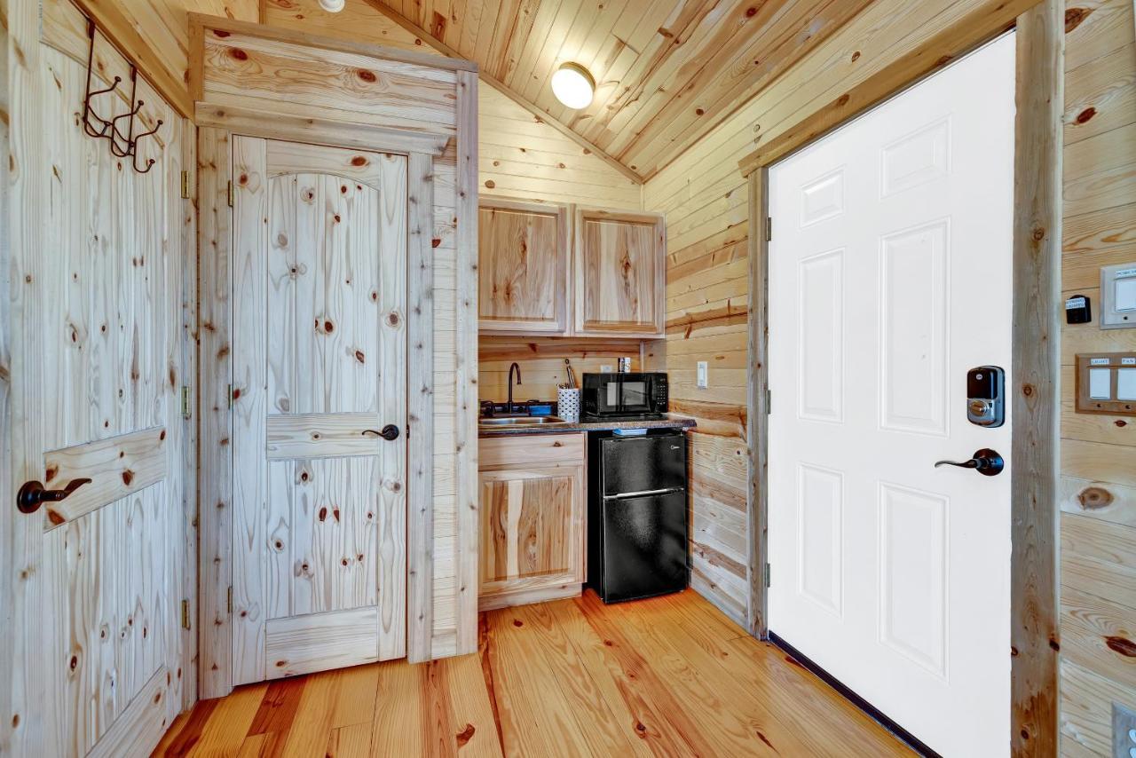 Rocky Ridge Cedar Cabin With Hot Tub & Amazing Views Crabapple Dış mekan fotoğraf