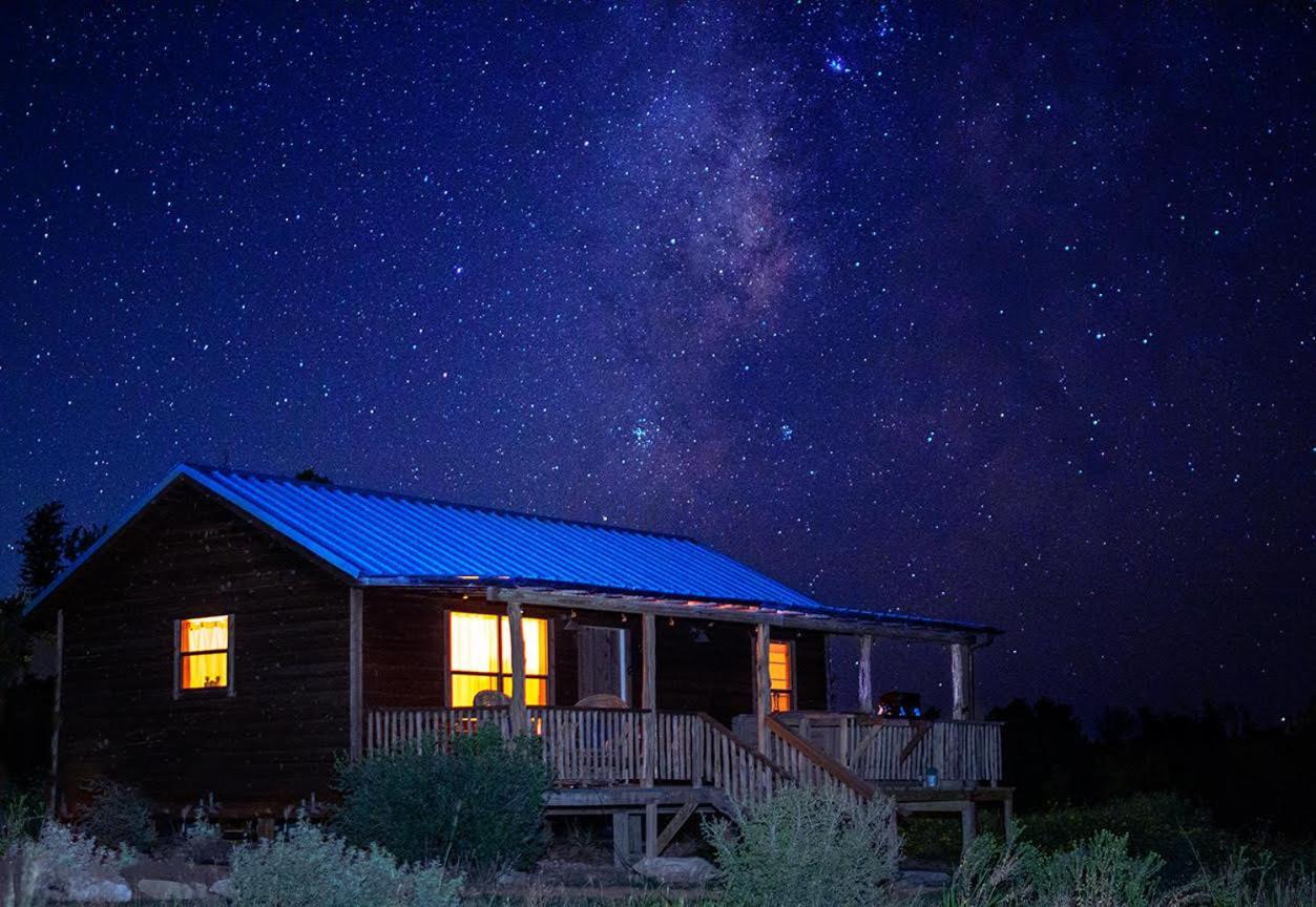 Rocky Ridge Cedar Cabin With Hot Tub & Amazing Views Crabapple Dış mekan fotoğraf